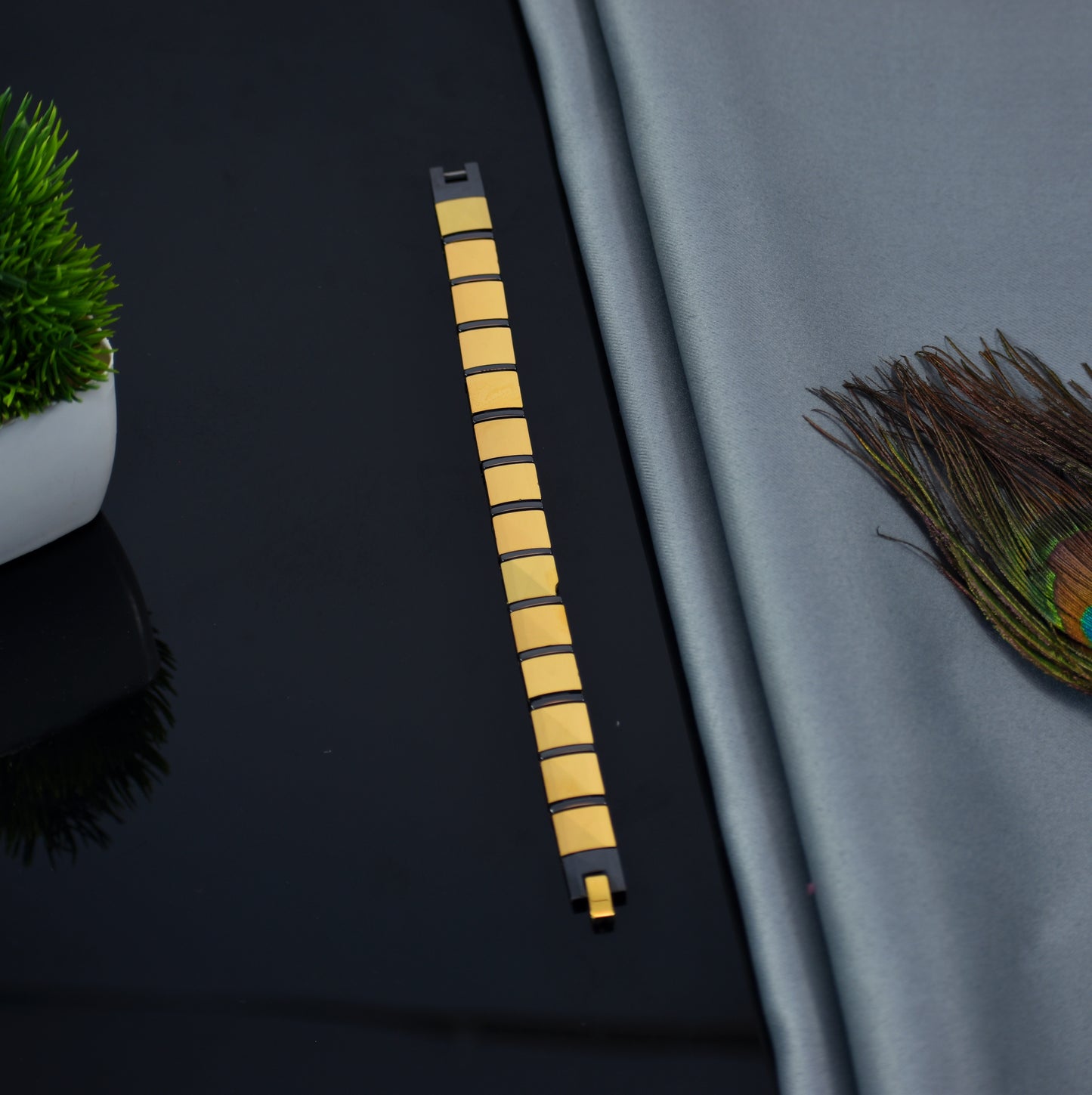 Black Gold Fusion – Premium Dual Tone Bracelet | Anti Tarnish | Bold Luxury