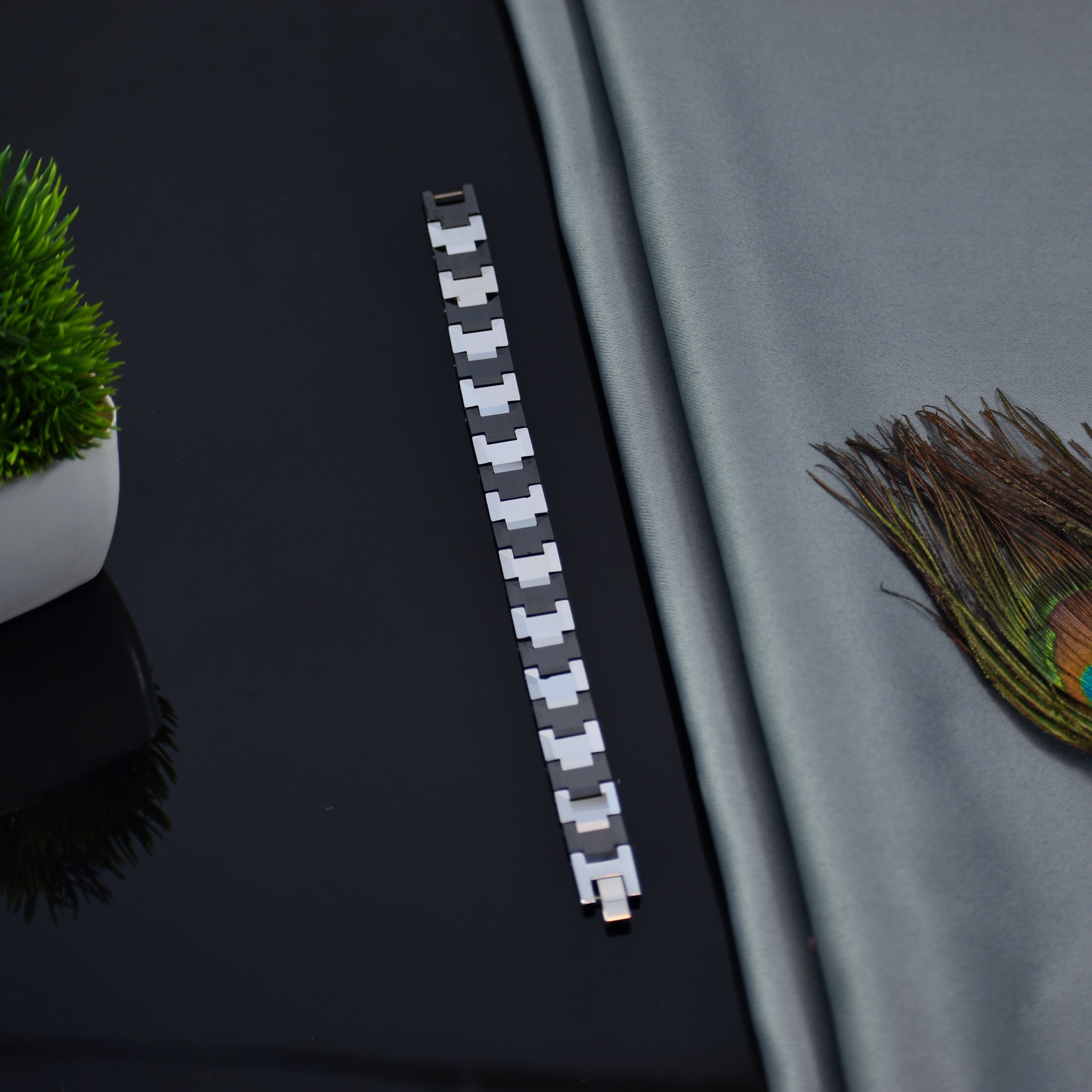 Black & Silver Magnetic Bracelet for Men – Stylish Look & Natural Healing Power | બ્લેક & સિલ્વર મગ્નેટિક બ્રેસલેટ