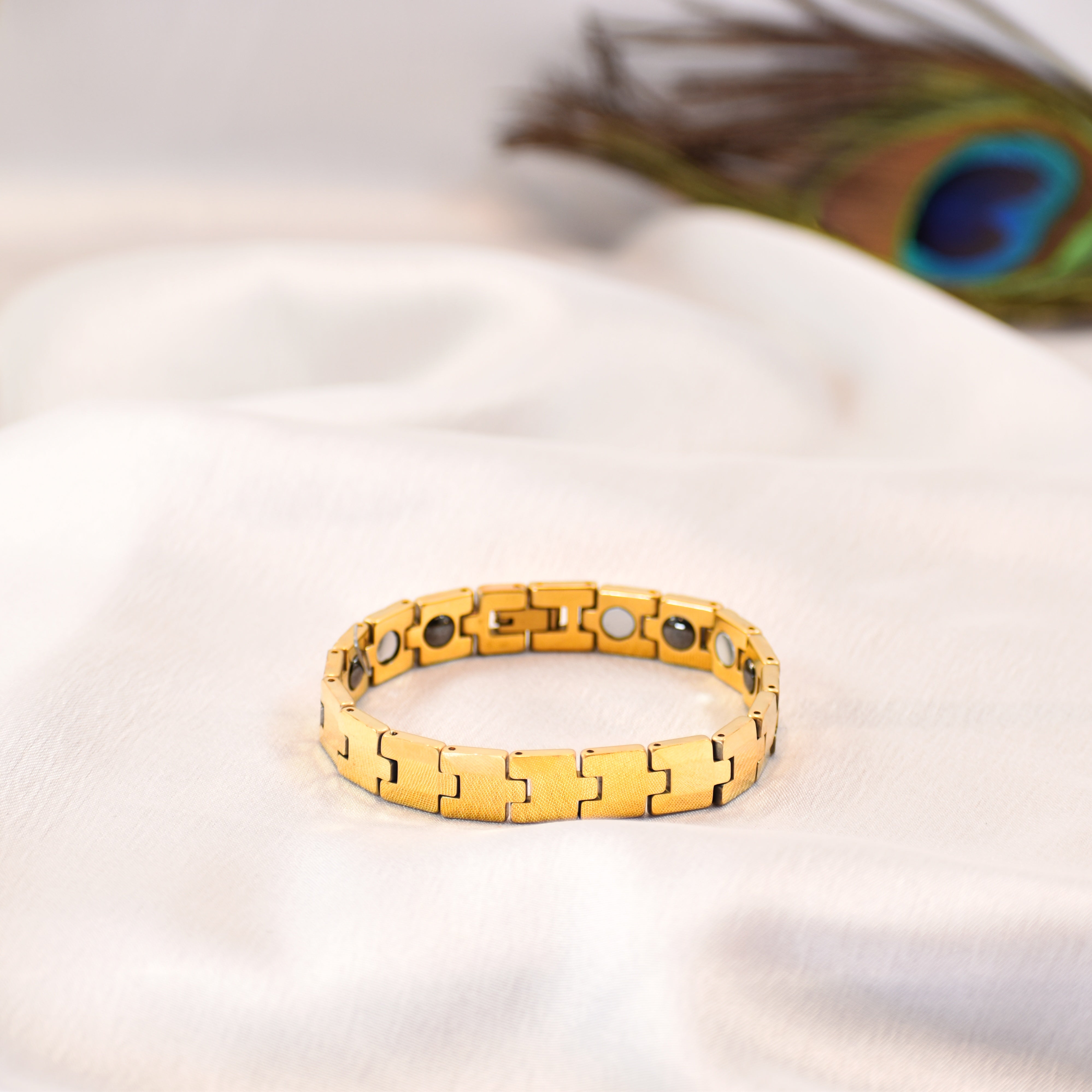 Majestic Glow – Premium Gold Bracelets with Long Lasting Shine