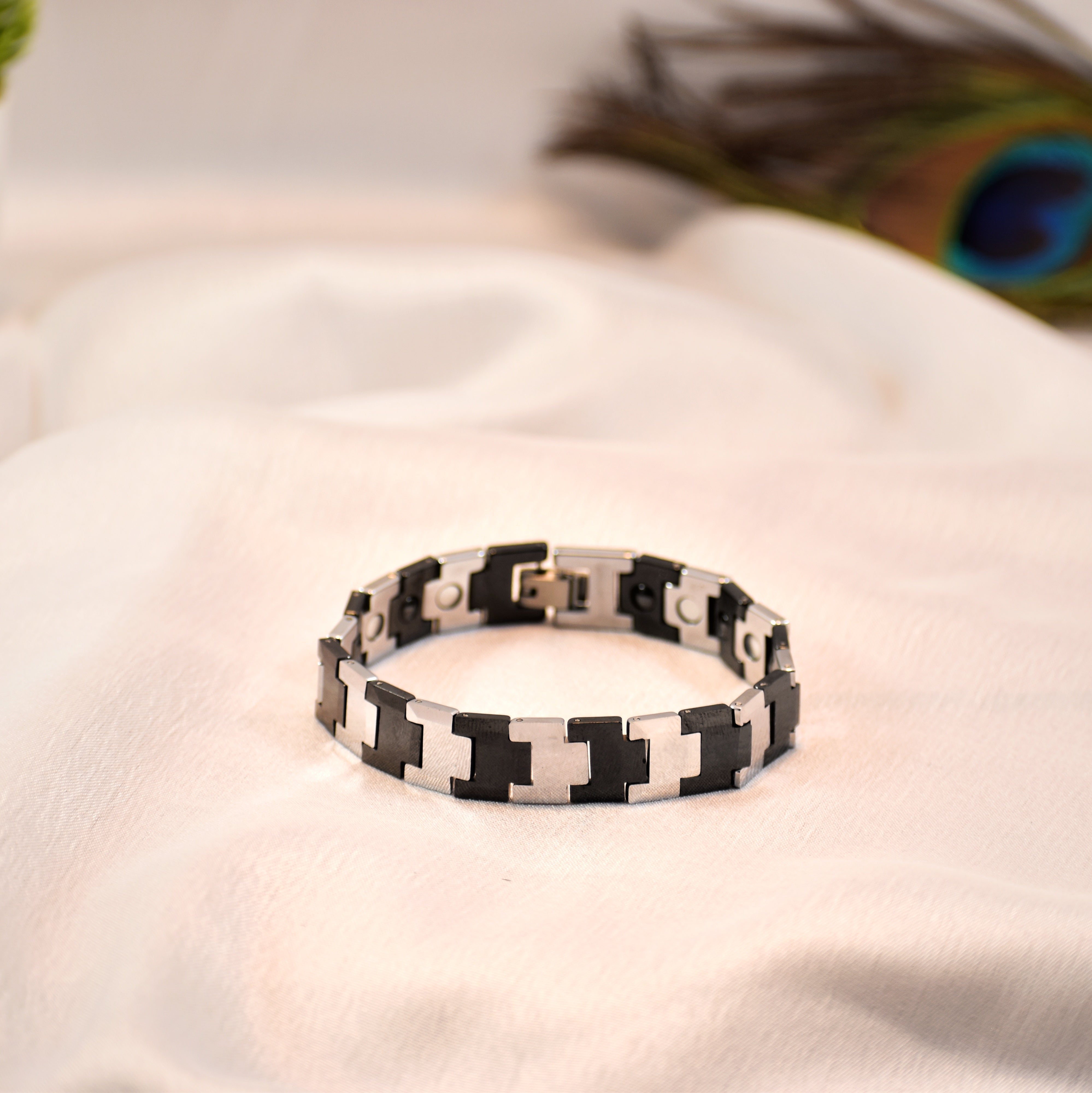 Black & Silver Magnetic Bracelet for Men – Stylish Look & Natural Healing Power | બ્લેક & સિલ્વર મગ્નેટિક બ્રેસલેટ