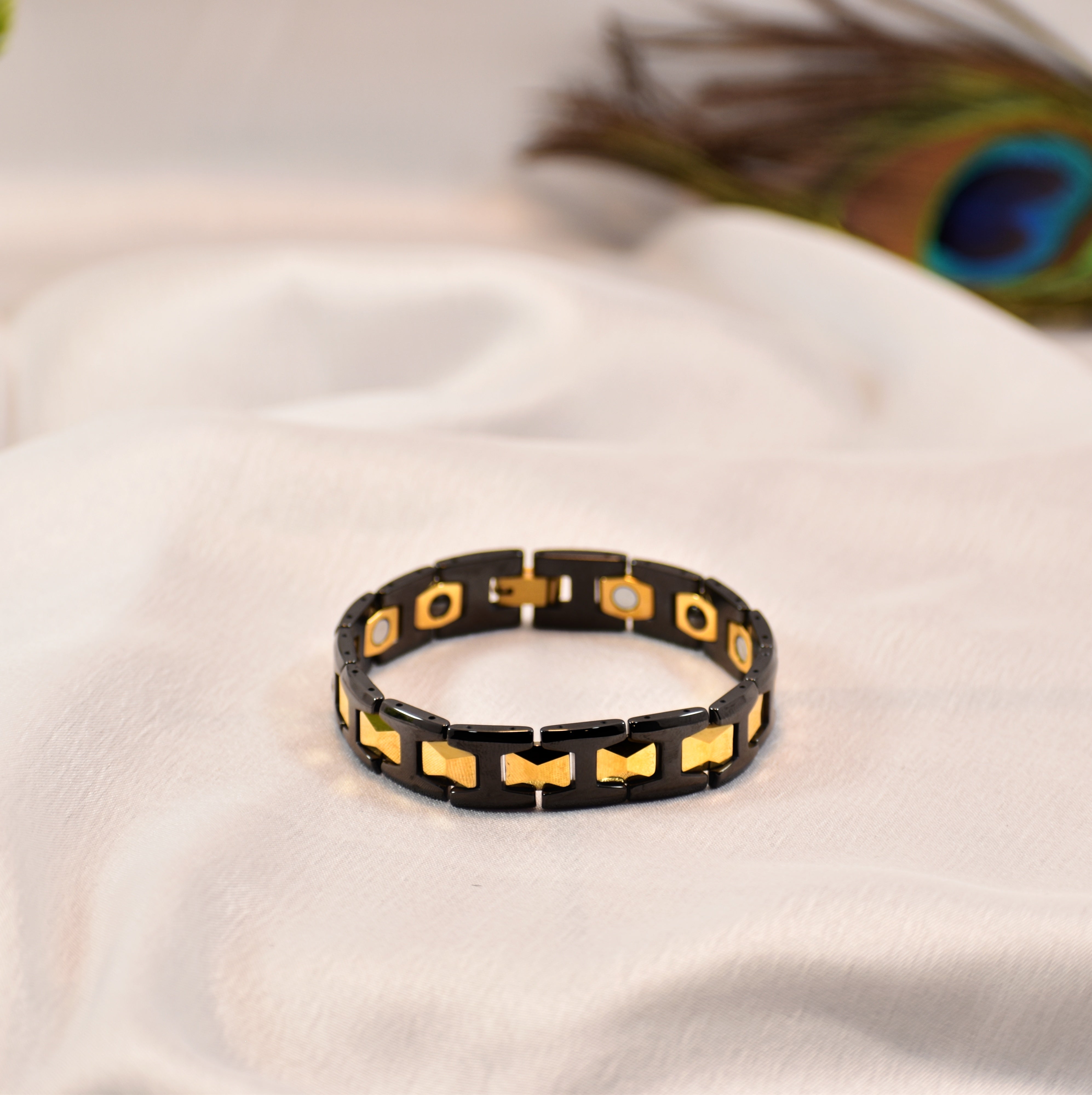 Premium Black & Gold Magnetic Bracelet | Stylish Men’s Kada – હાઈ ક્વોલિટી મટીરિયલ, લાંબા સમય સુધી શાઈનિંગ ✨