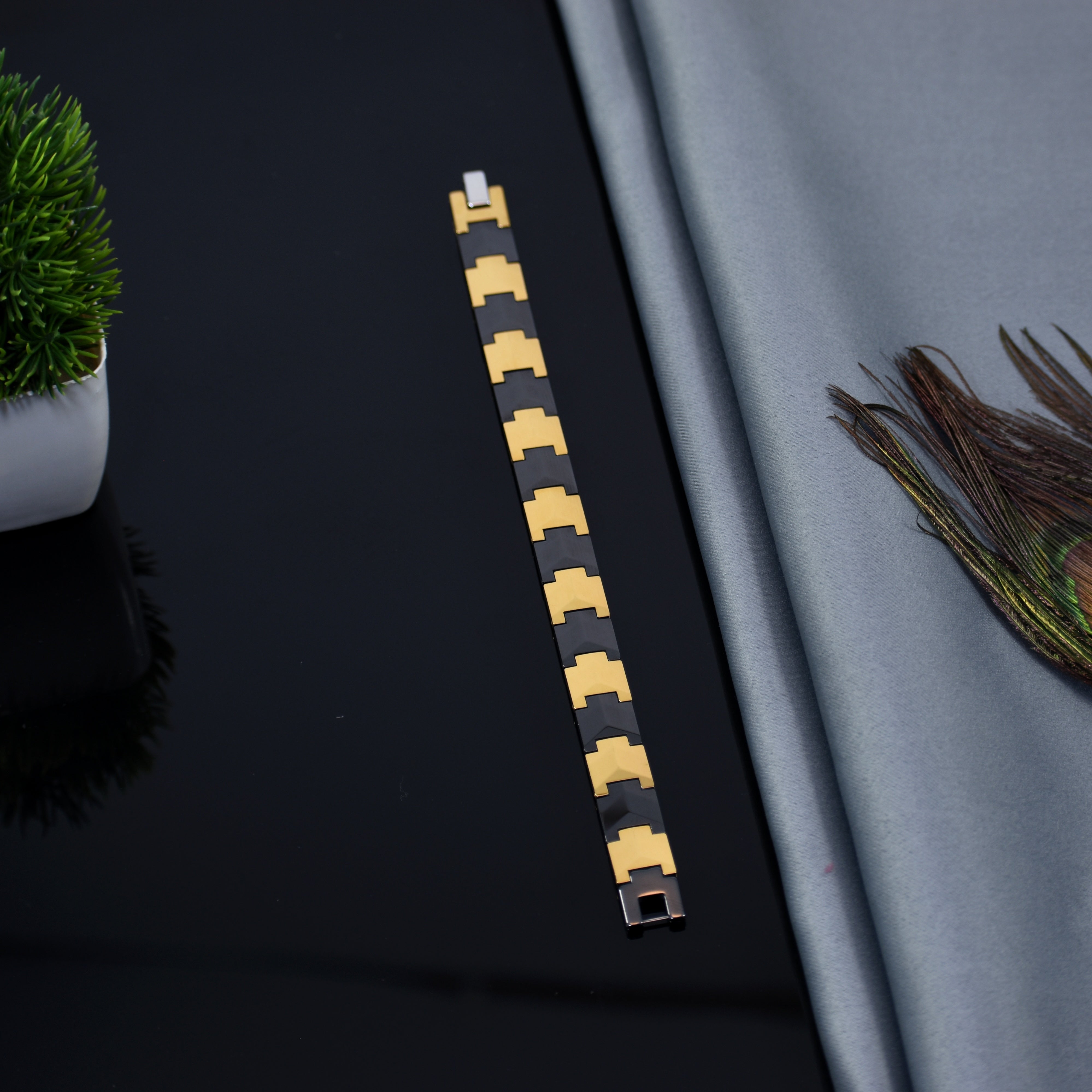 Royal Onyx – Gold & Black Ceramic Bracelet | Bold Link Design | Anti Tarnish