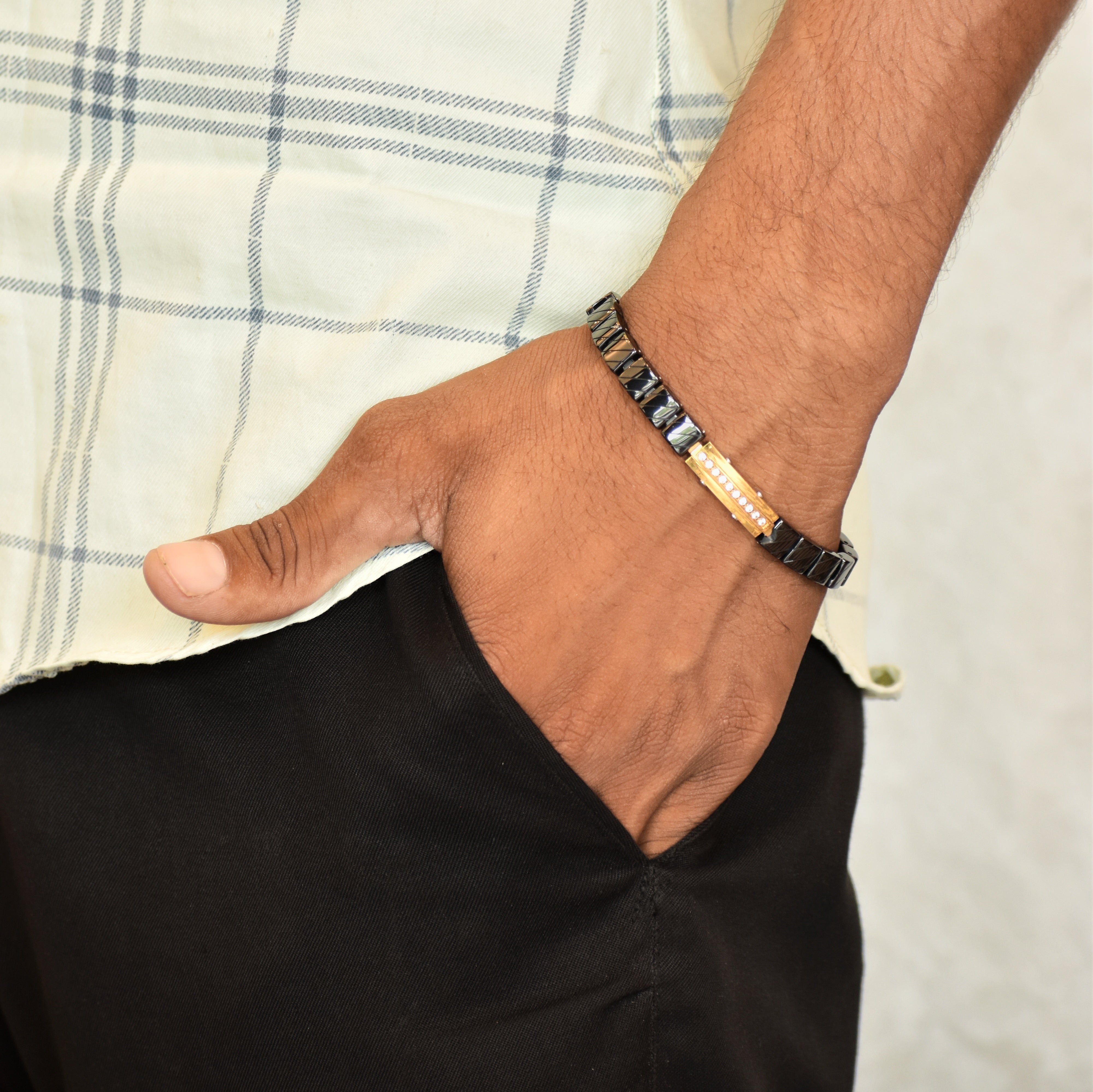 Luxury Black Ceramic Bracelet with Golden Detailing | Stylish Men’s Kada | લક્ઝરી બ્લેક બ્રેસલેટ પુરુષો માટે