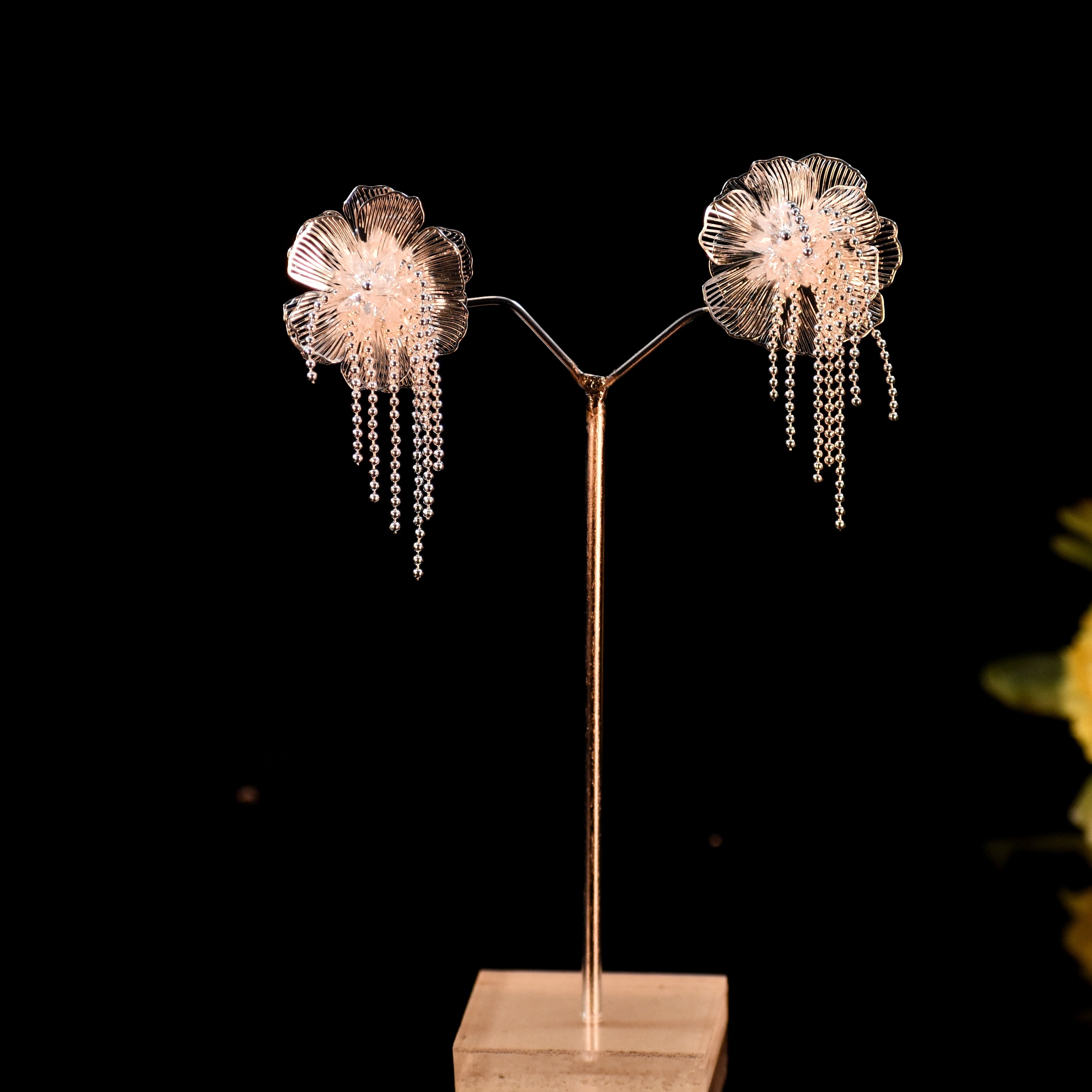 🌸 Premium Floral Chain Earrings - ✨ Elegance that Lasts Forever (લાંબા સમય સુધી ચાલતી એલીગન્સ) ✨