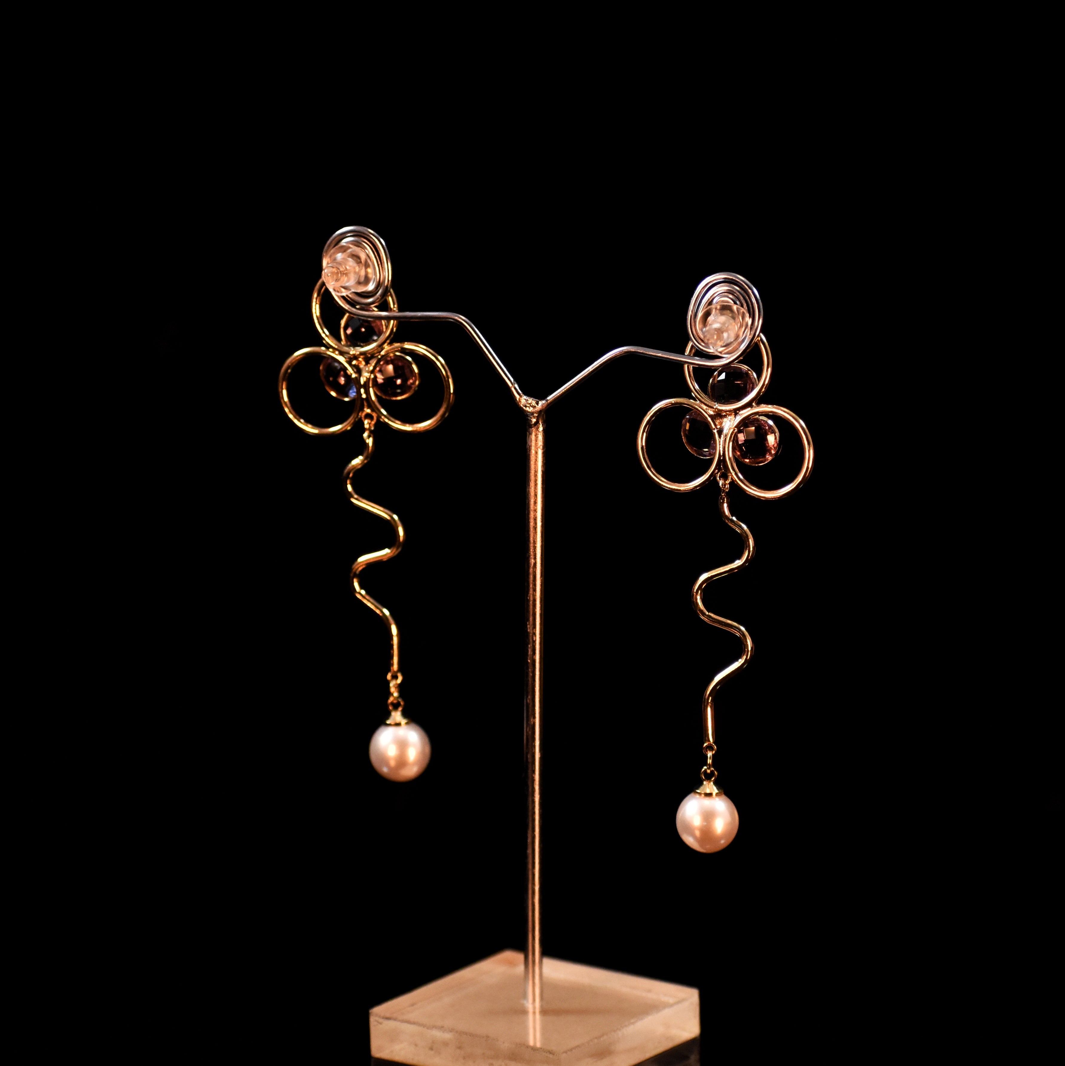 ✨ Premium Floral Wavy Pearl Earrings | Anti-Tarnish | Rust-Free | અનોખી ડિઝાઇન – દૈનિક અને ફંક્શન માટે પરફેક્ટ ✨