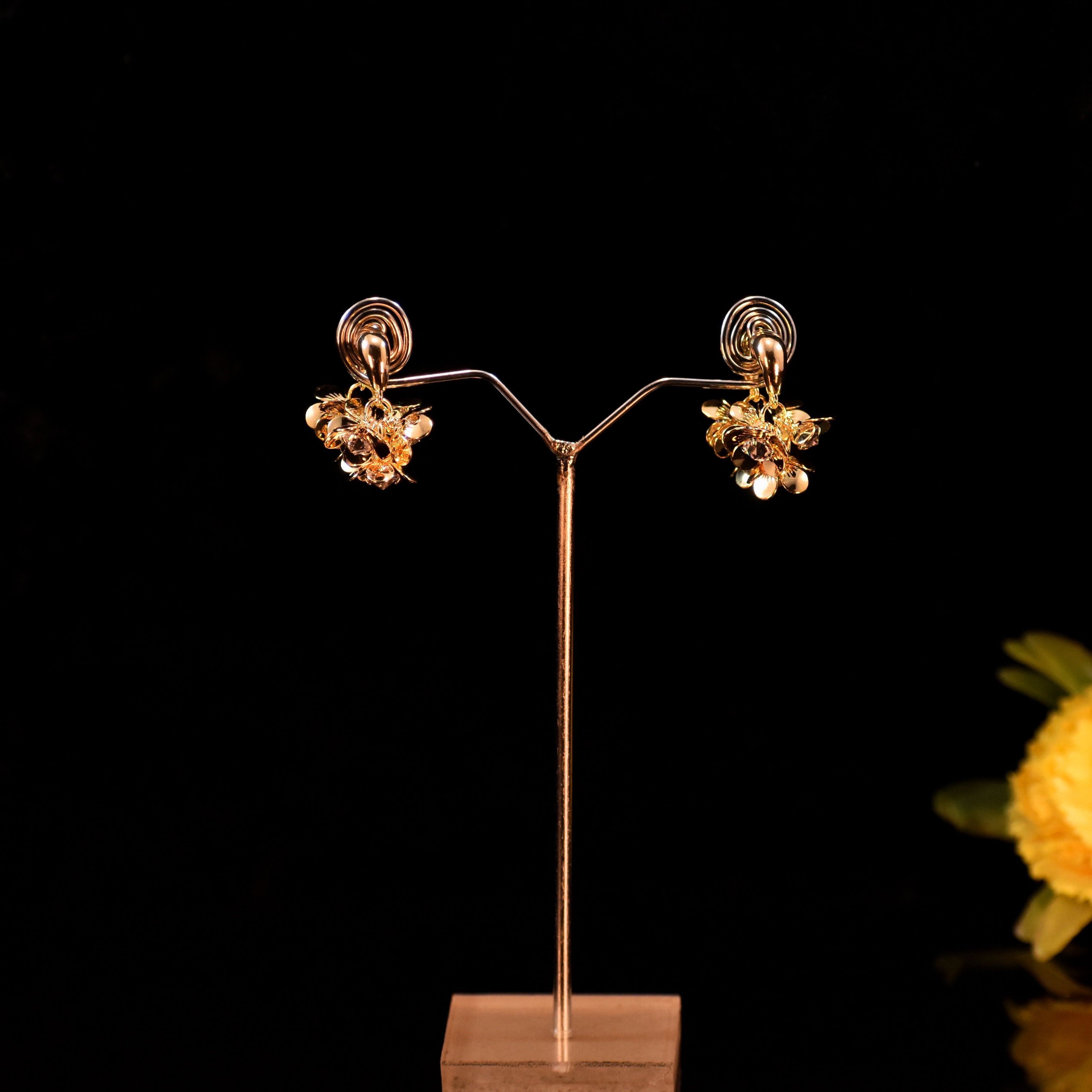 ✨ Premium Golden Floral Stud Earrings | Anti-Tarnish | Rust-Free | દૈનિક અને ફેસ્ટિવ લુક માટે આકર્ષક ✨