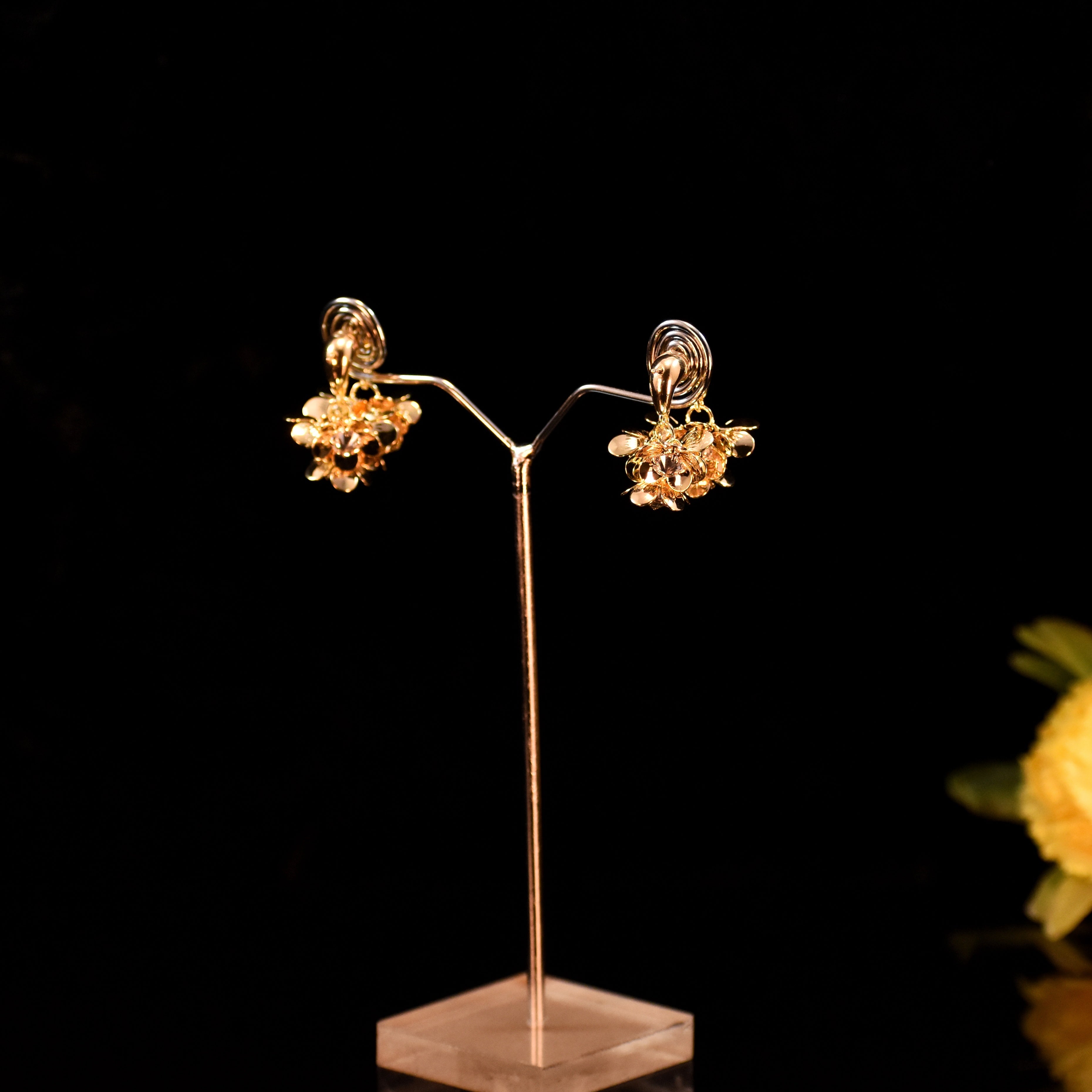 ✨ Premium Golden Floral Stud Earrings | Anti-Tarnish | Rust-Free | દૈનિક અને ફેસ્ટિવ લુક માટે આકર્ષક ✨