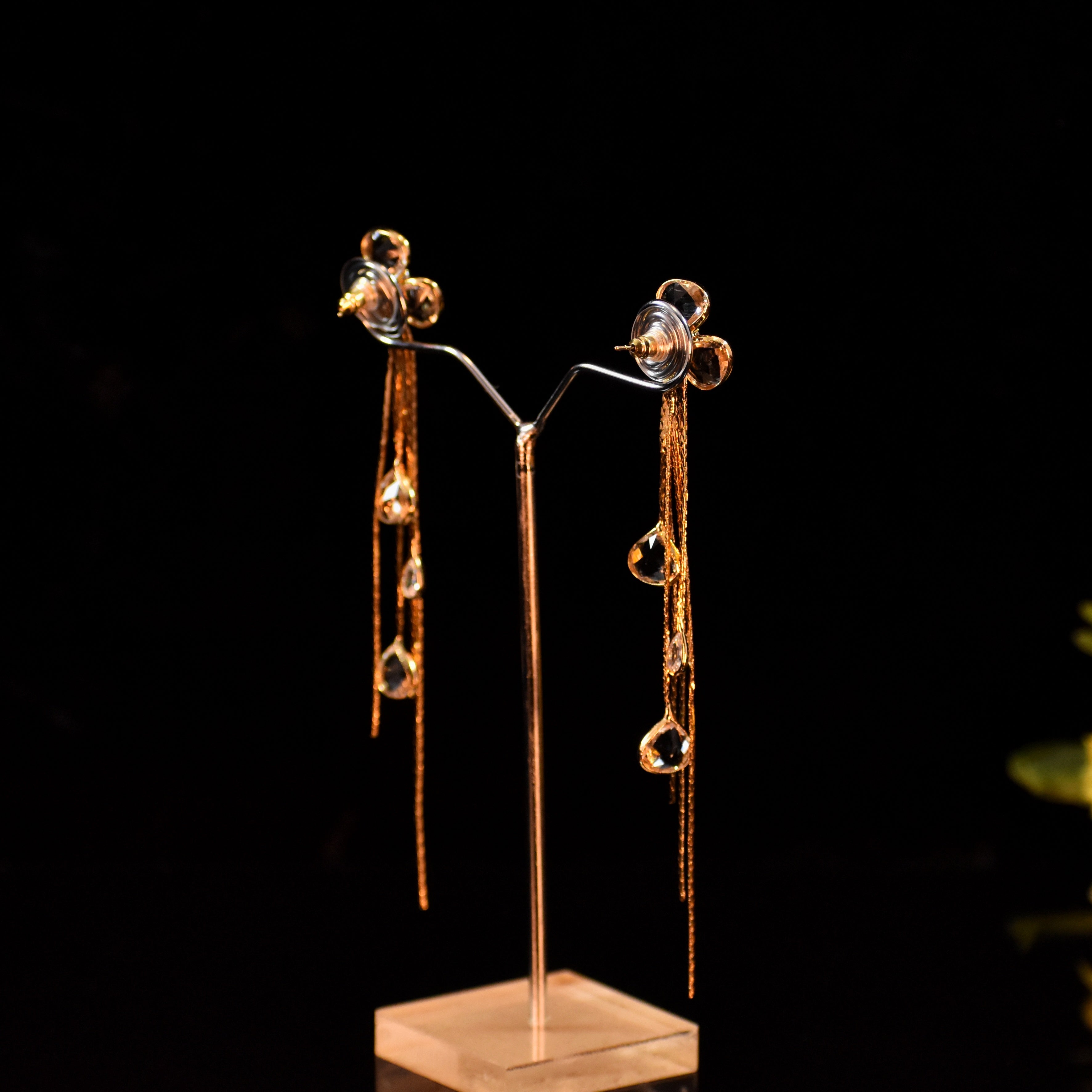 ✨ Premium Crystal Chain Drop Earrings | Anti-Tarnish | Rust-Free | અનોખી લાંબી ડિઝાઇન – ફેસ્ટિવલ અને પાર્ટી લુક માટે આદર્શ ✨