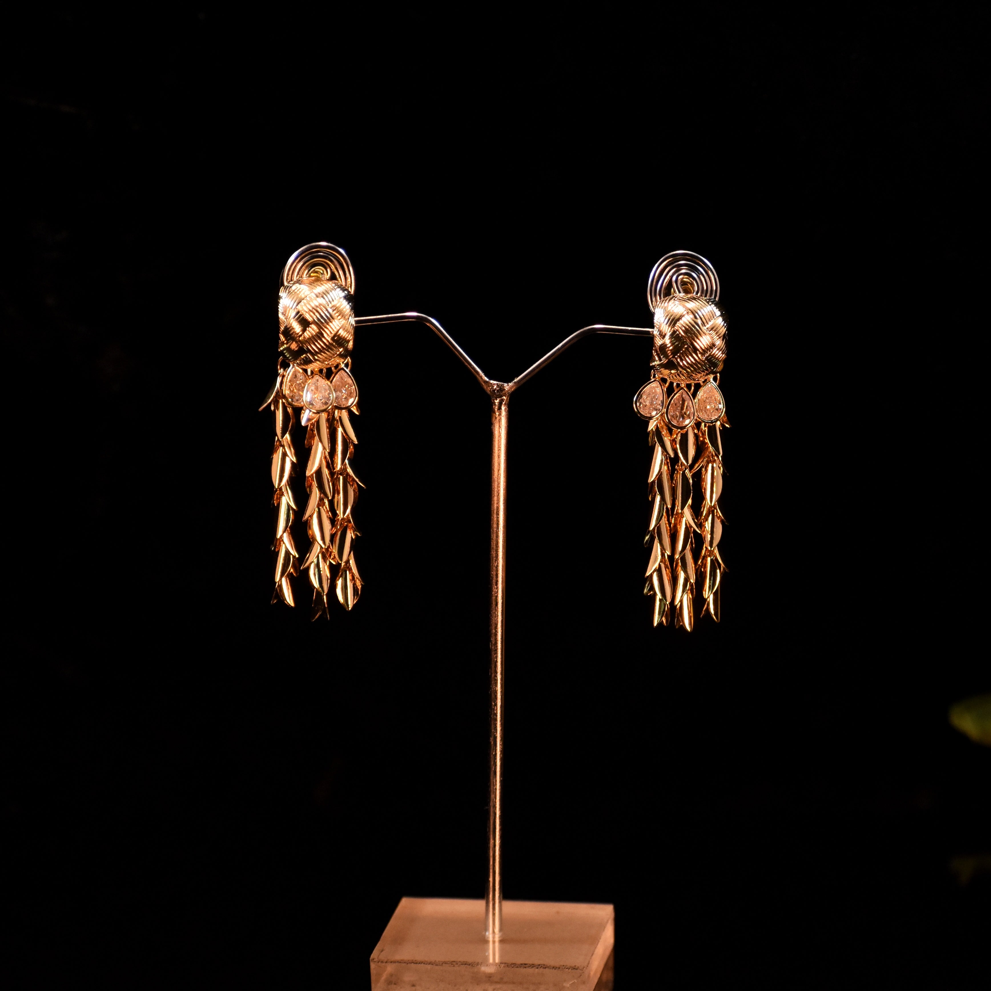 ✨ Premium Golden Tassel Earrings | Anti-Tarnish | Rust-Free | લાંબા સમય સુધી ચમકતા – પાર્ટી અને ફેસ્ટિવ લુક માટે પરફેક્ટ ✨