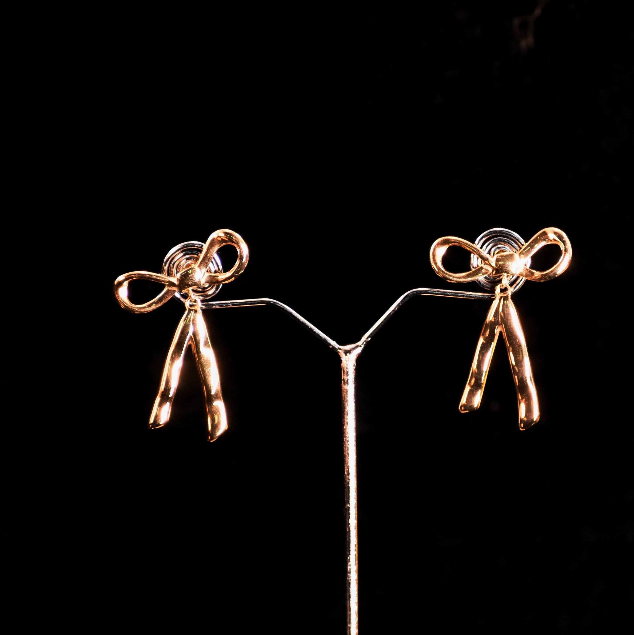 ✨ Ribbon Bow Gold-Tone Earrings | Premium Anti-Tarnish Daily Wear | સ્ત્રીઓ માટે ખાસ ડિઝાઇન ✨