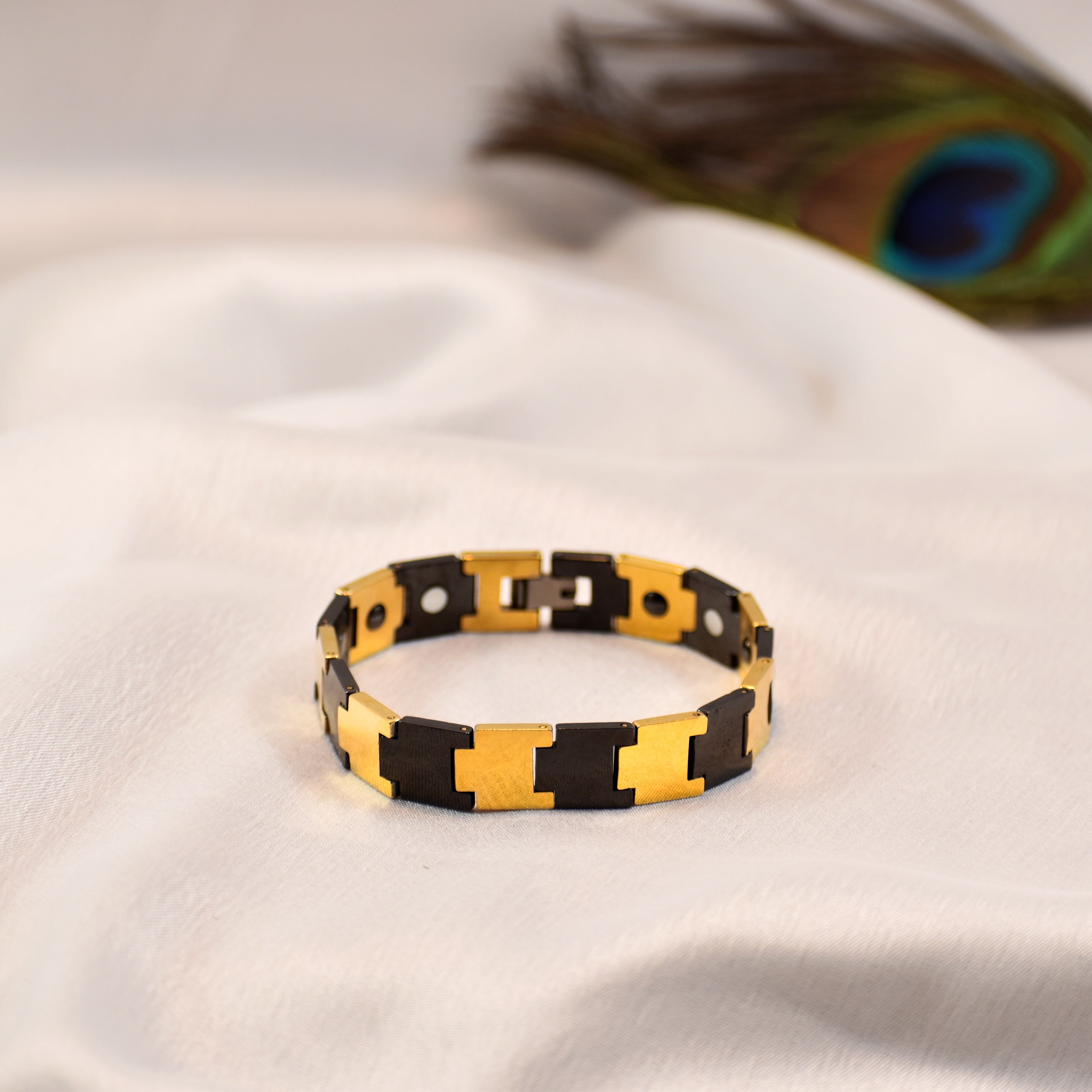 Royal Onyx – Gold & Black Ceramic Bracelet | Bold Link Design | Anti Tarnish