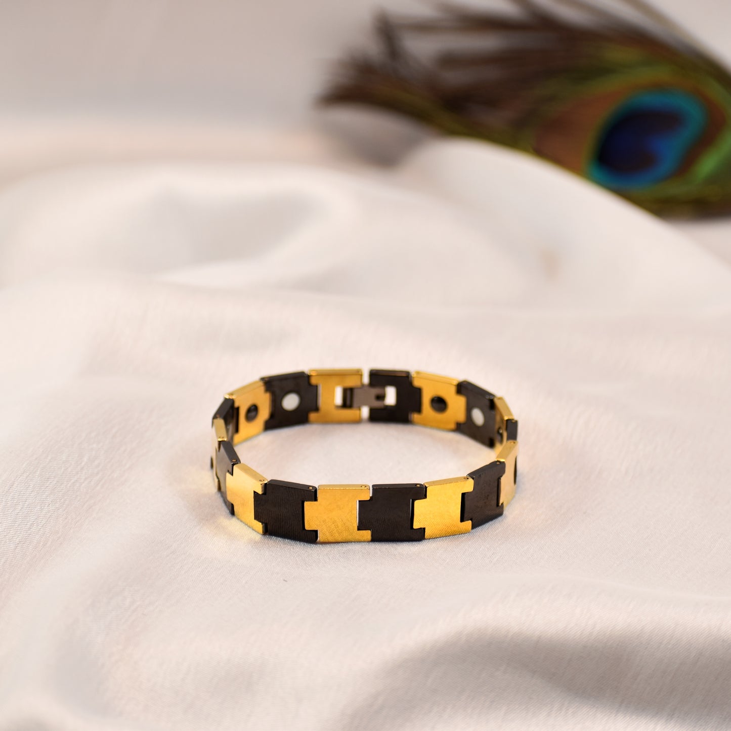 Royal Onyx – Gold & Black Ceramic Bracelet | Bold Link Design | Anti Tarnish