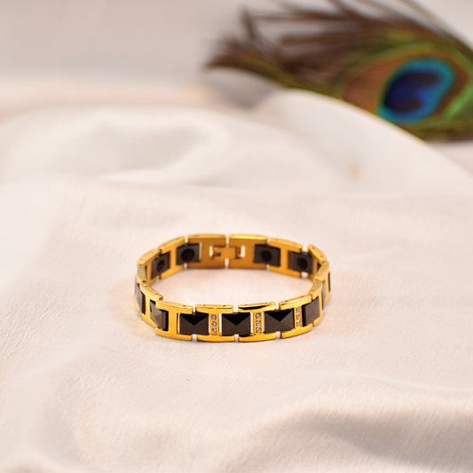 Regal Black – Gold & Black Ceramic Pyramid Bracelet | Stone Accent | Anti Tarnish Luxury