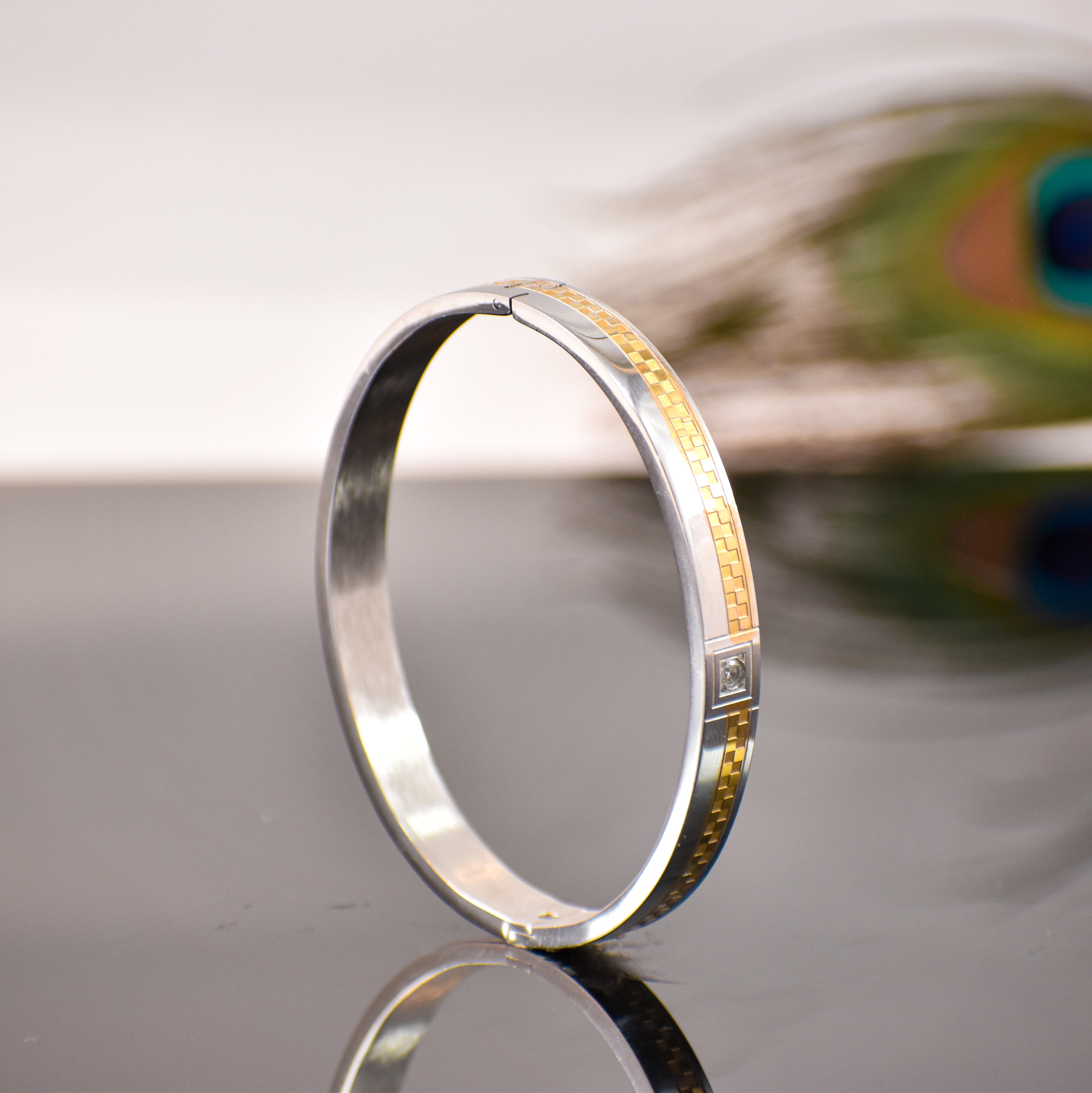Men’s Dual-Tone Kada Bracelet – Stainless Steel with Gold Inlay & 12-Month Warranty ✨  ✅