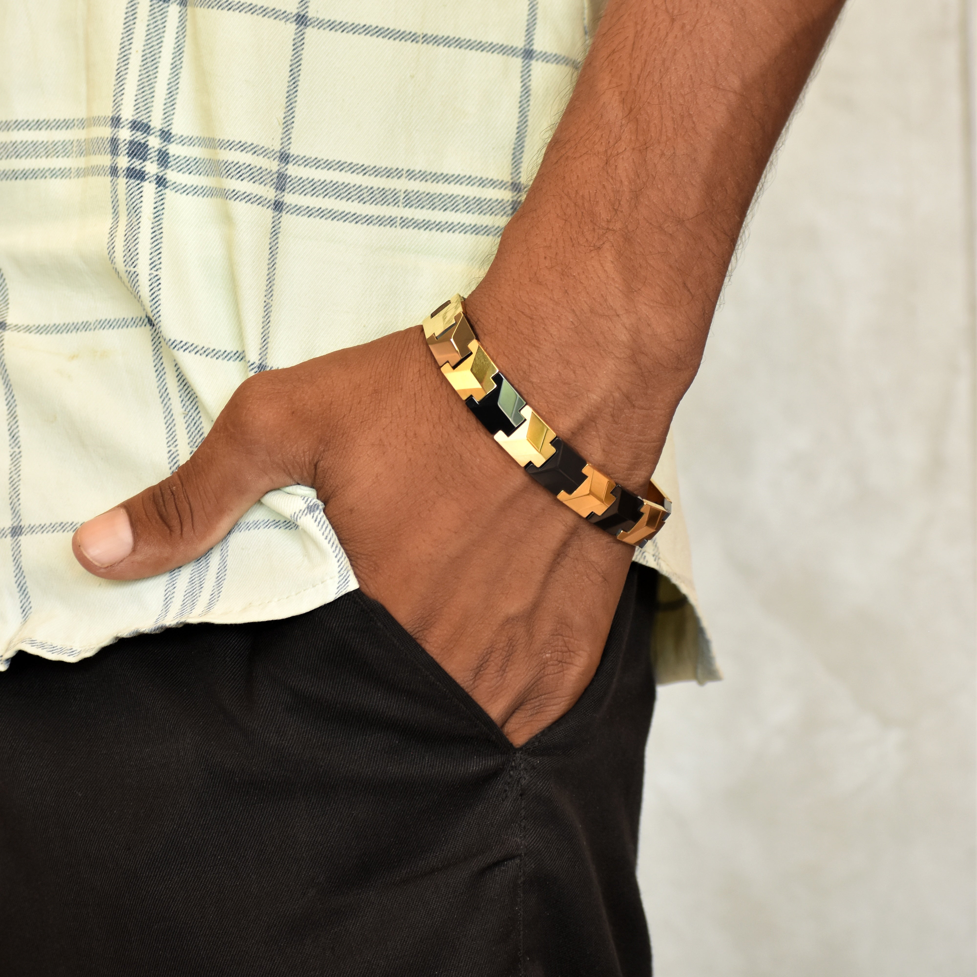 Royal Onyx – Gold & Black Ceramic Bracelet | Bold Link Design | Anti Tarnish